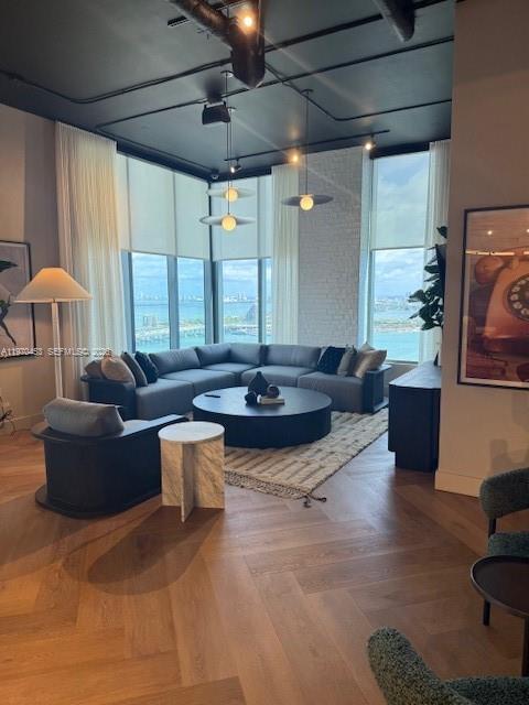 MIAMI NORTH - Residential