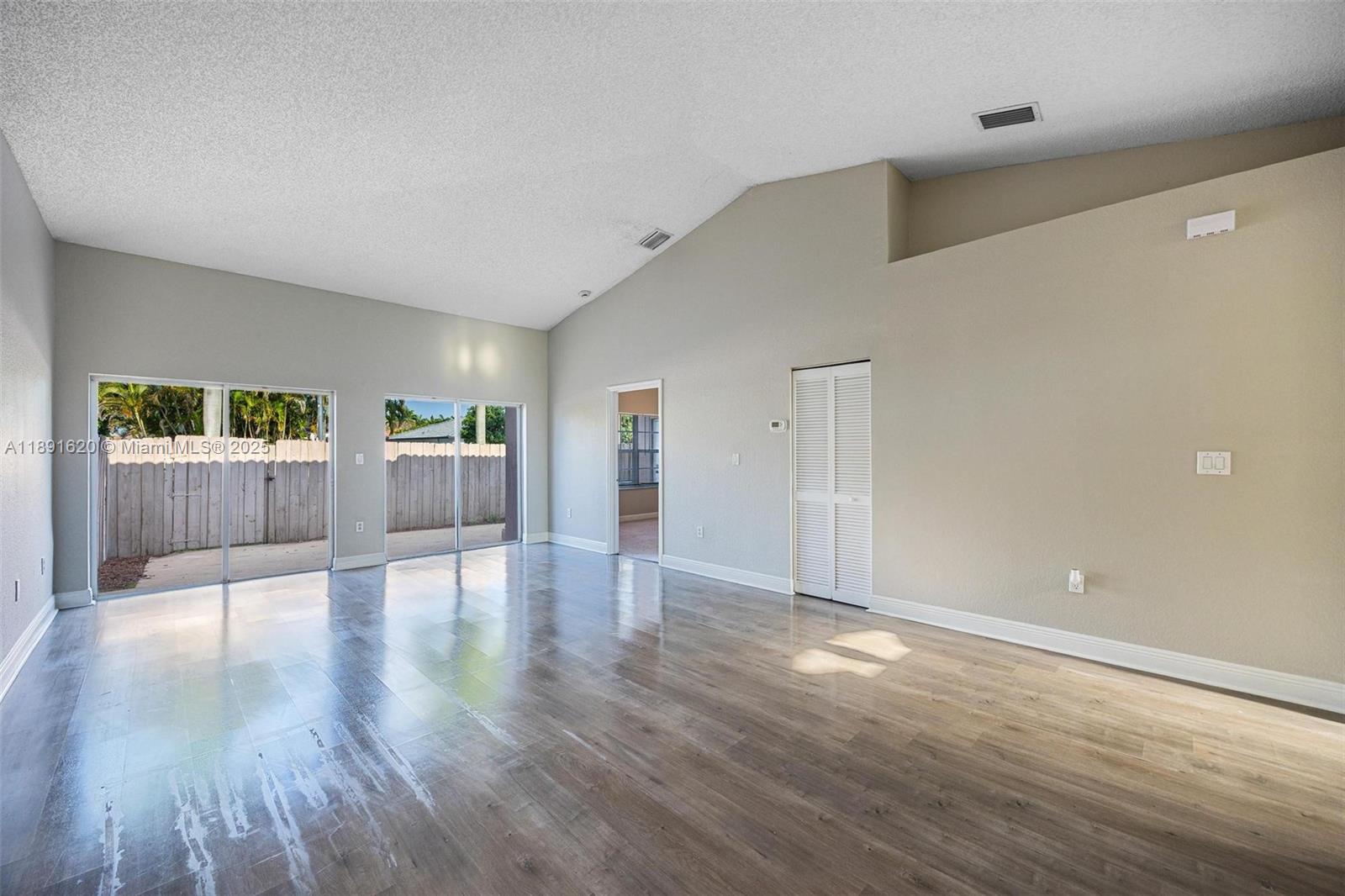 FOREST LAKES COUNTRY GARD - Residential