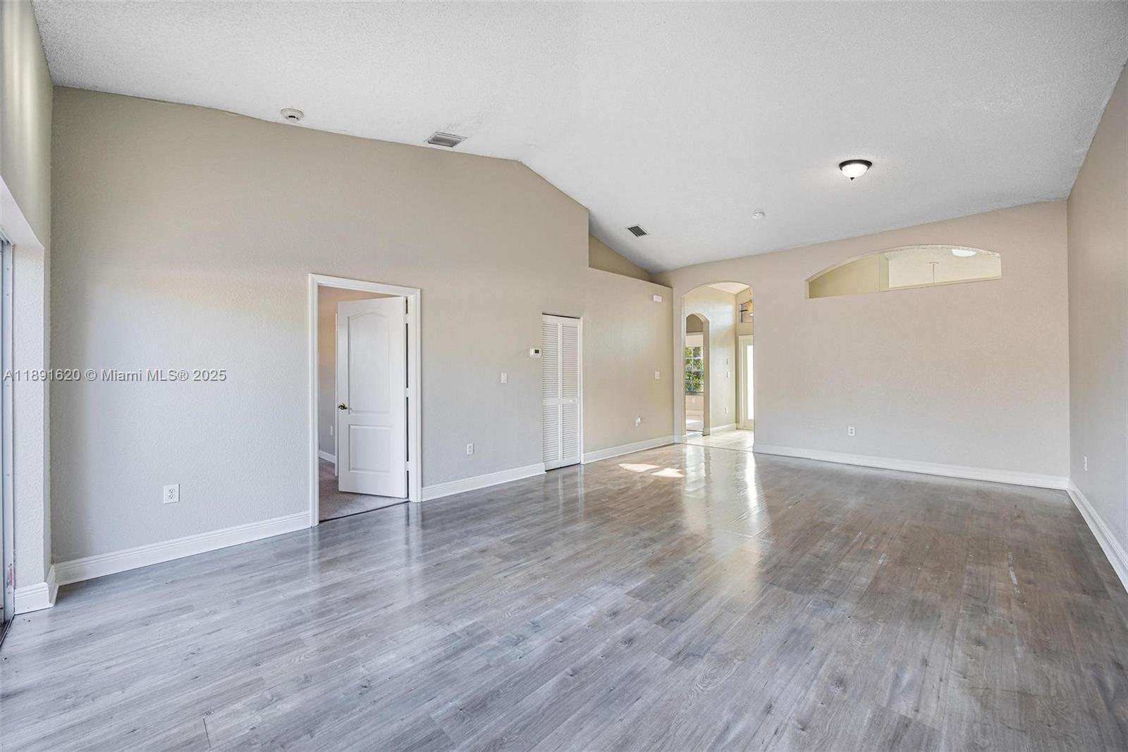 FOREST LAKES COUNTRY GARD - Residential