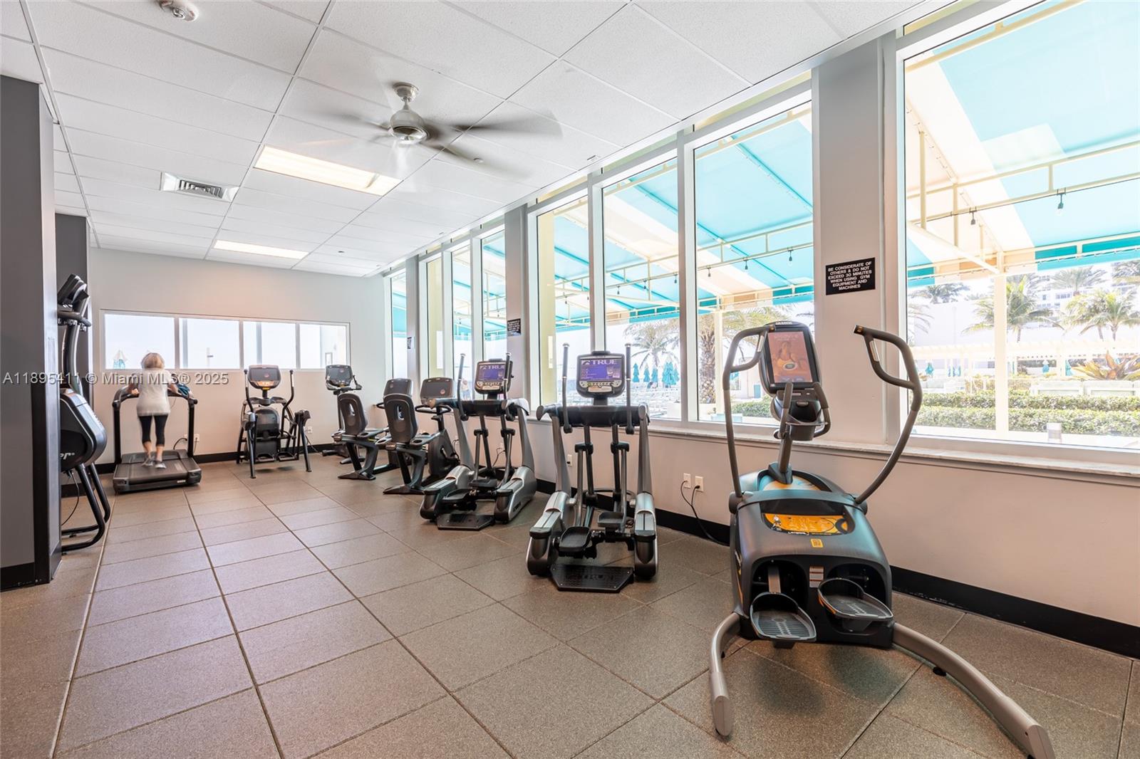 WAVE CONDO - Residential