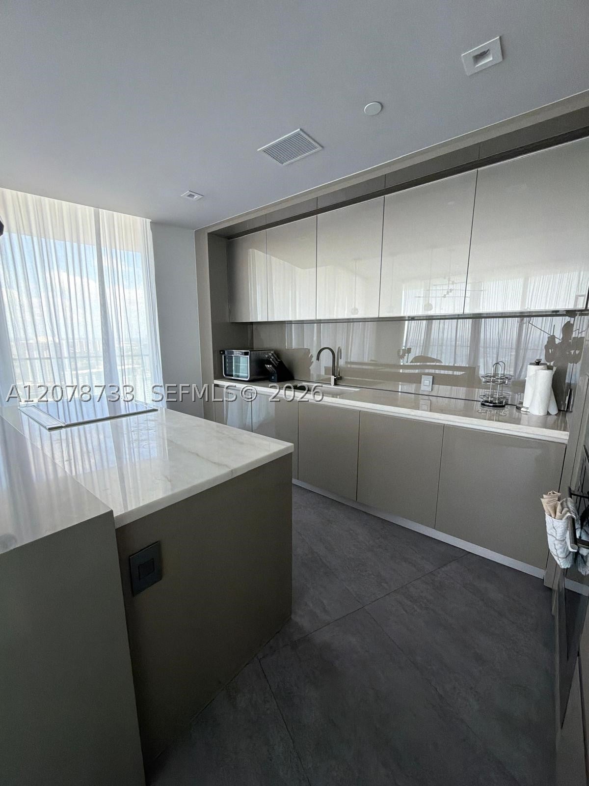 18975 Collins Ave 2905