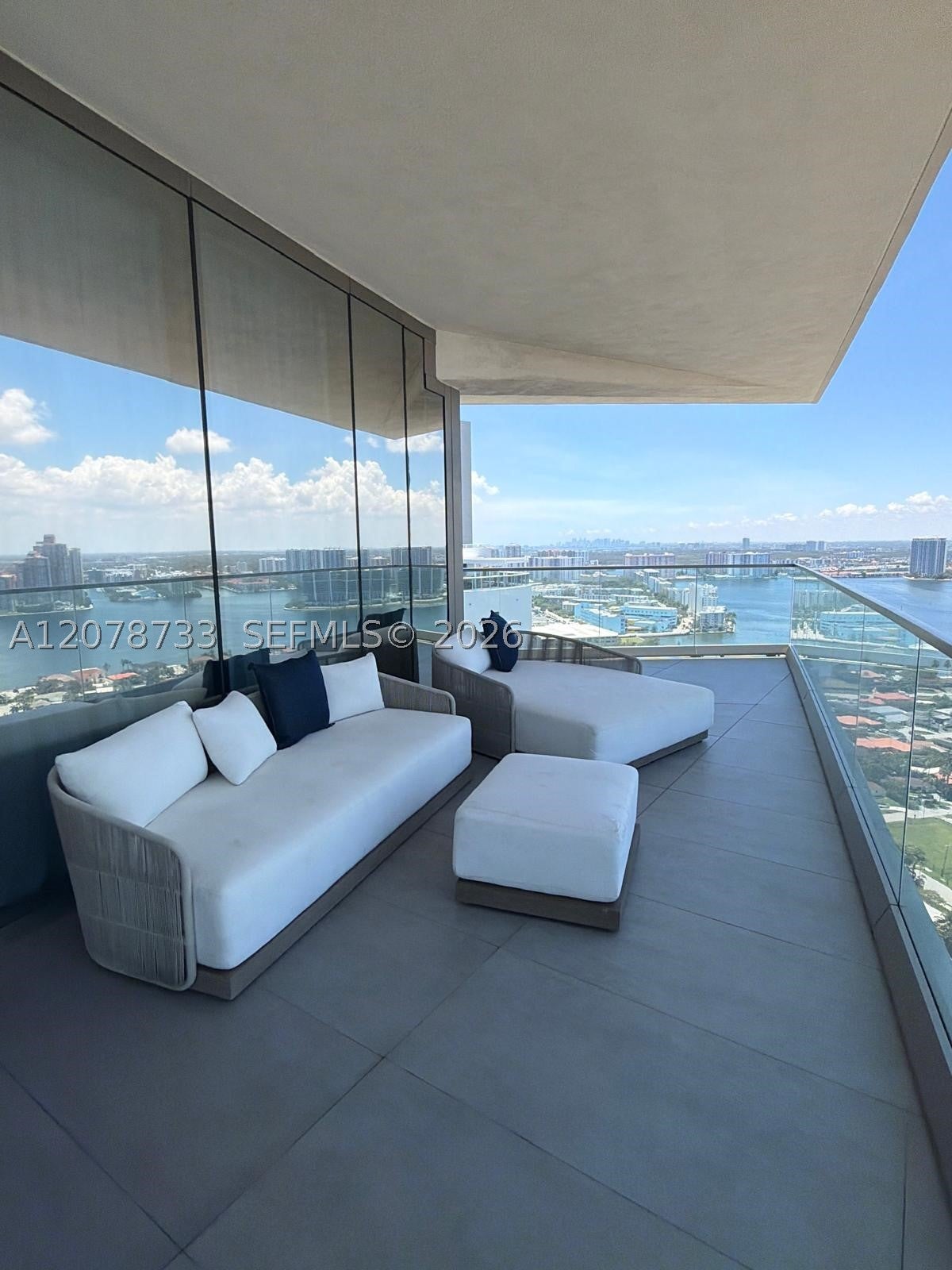 18975 Collins Ave 2905