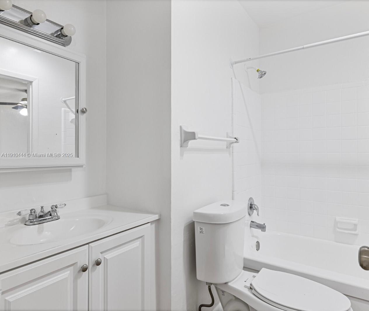 IMPERIAL POINT 3RD SEC - Residential Lease