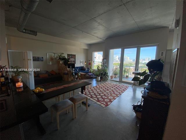 10 SW South River Dr 909