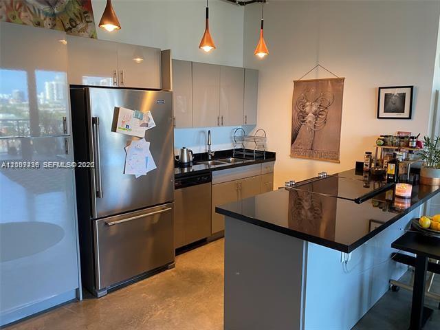 10 SW South River Dr 909