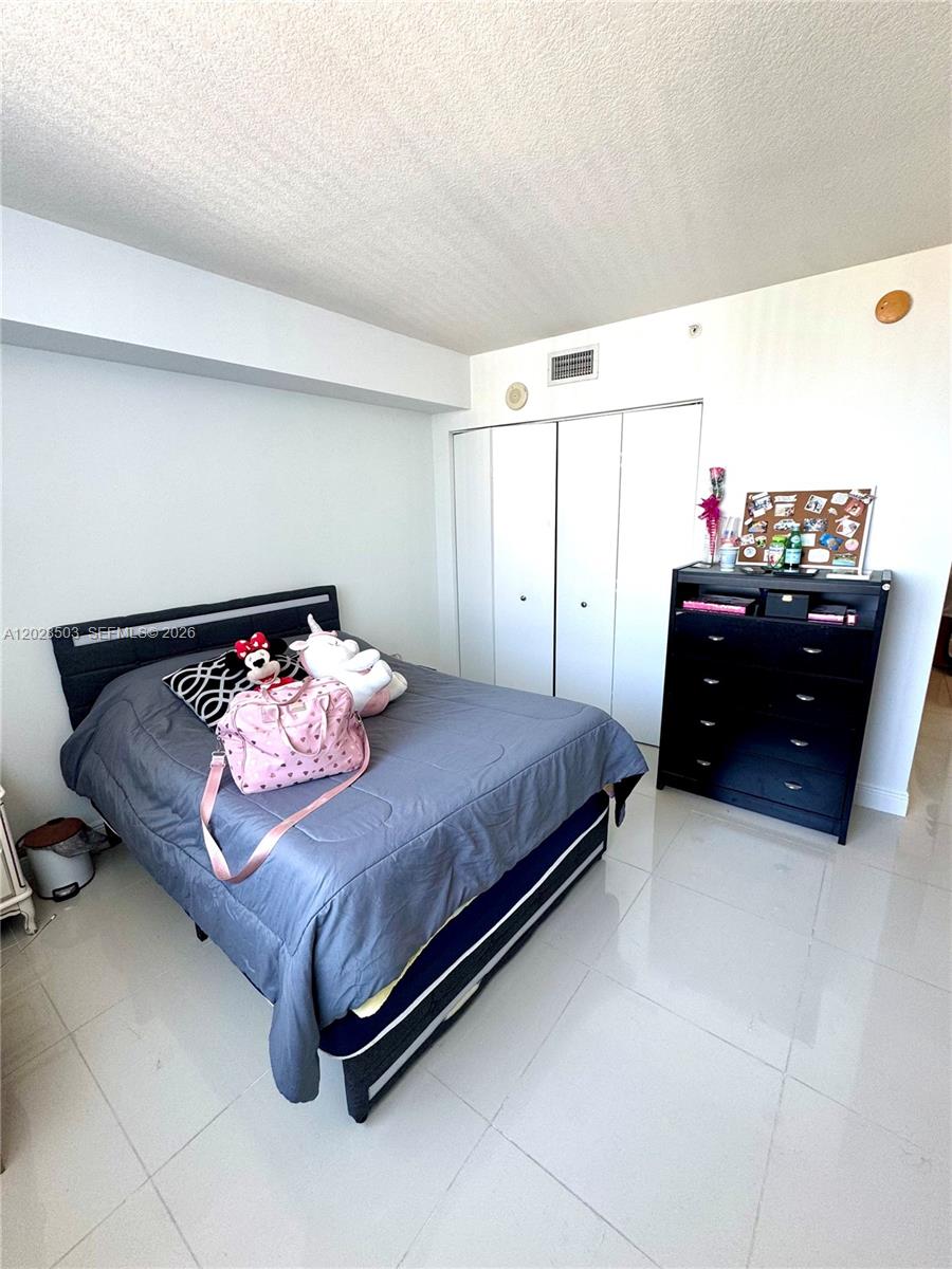 TERRAZAS RIVERPARK VILLAG - Residential