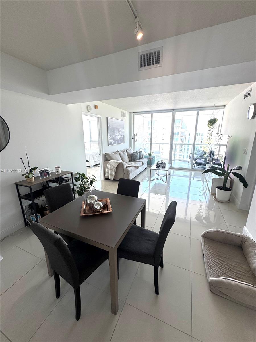 TERRAZAS RIVERPARK VILLAG - Residential