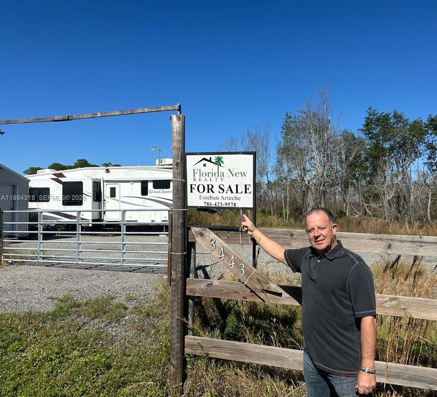 Great inversion!! Carve out the ideal location of your beautiful new home on this 18+ acres wooded property. Country living at its best. If you like privacy you will love this property, if you need develop you have all possibility of get a valued residential or recreational project. just minutes from US 27 and nearby lakes. Owner accepting the best offer!