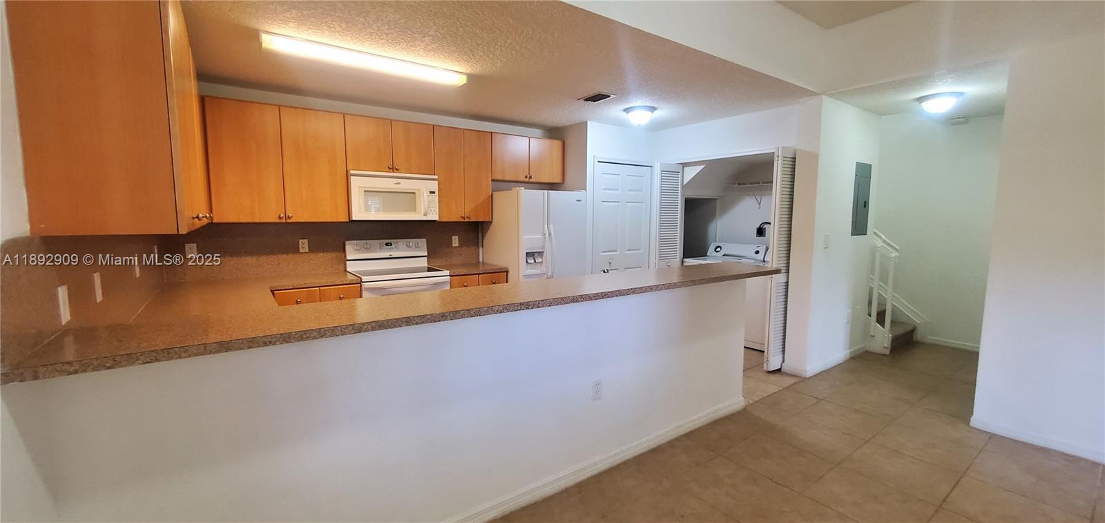 THE COURTS AT BAYSHORE I - Residential Lease