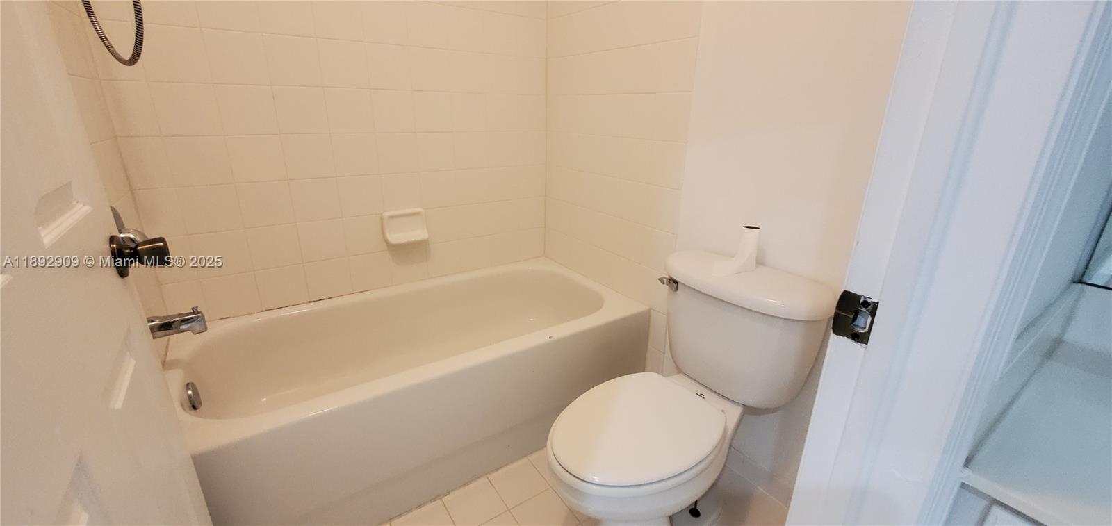 THE COURTS AT BAYSHORE I - Residential Lease