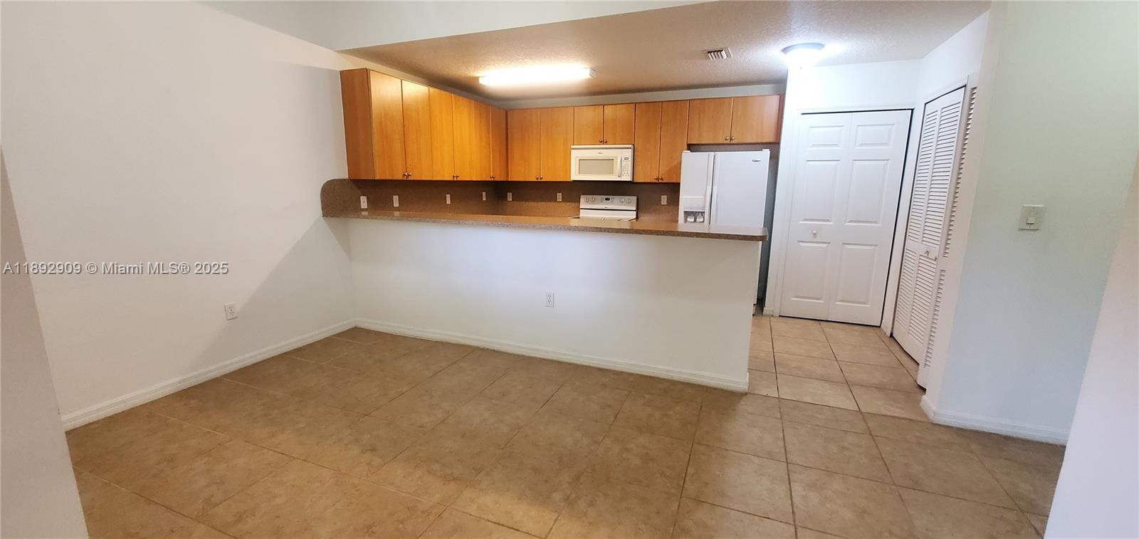 THE COURTS AT BAYSHORE I - Residential Lease