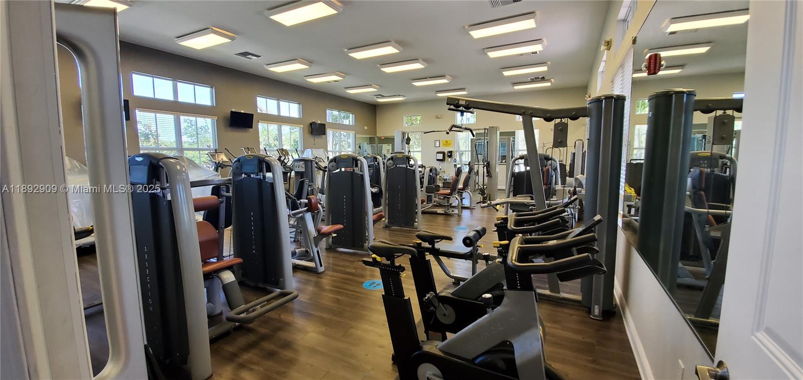 THE COURTS AT BAYSHORE I - Residential Lease