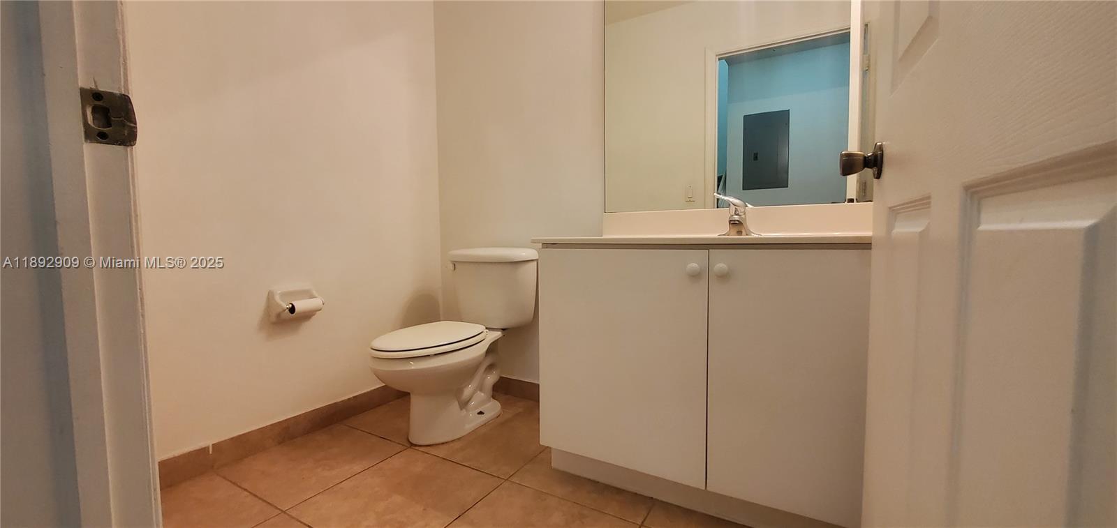 THE COURTS AT BAYSHORE I - Residential Lease