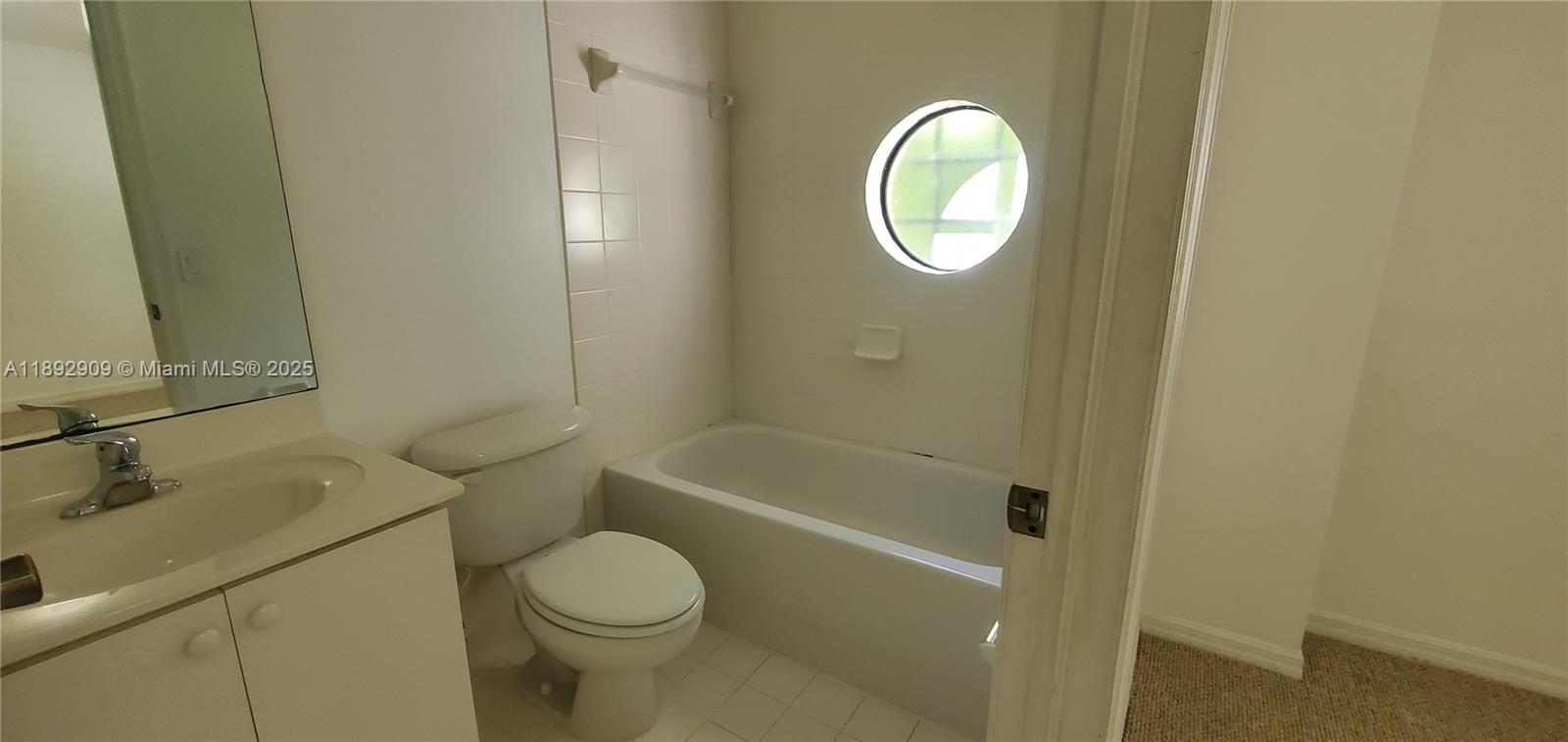 THE COURTS AT BAYSHORE I - Residential Lease