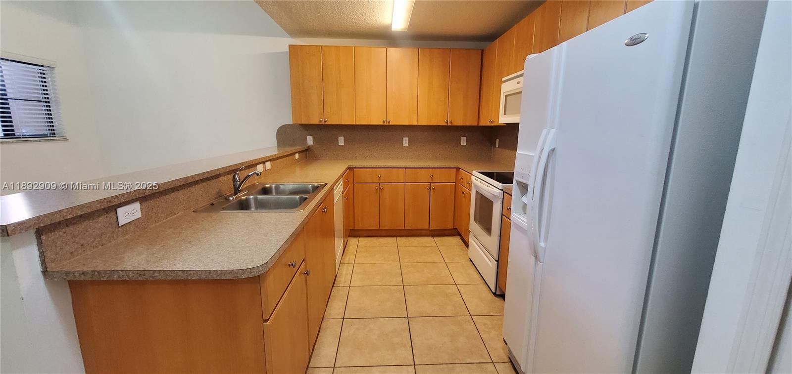 THE COURTS AT BAYSHORE I - Residential Lease
