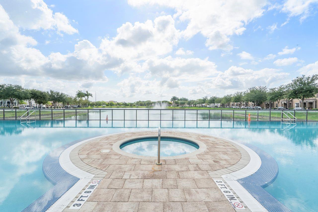 KENDALL COMMONS RESIDENTI - Residential