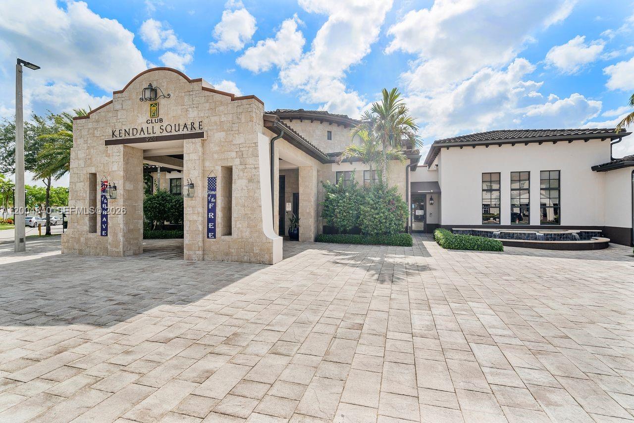 KENDALL COMMONS RESIDENTI - Residential