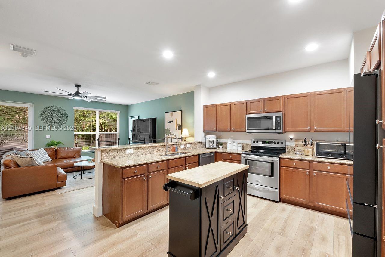 KENDALL COMMONS RESIDENTI - Residential