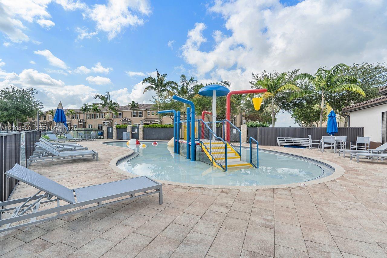 KENDALL COMMONS RESIDENTI - Residential