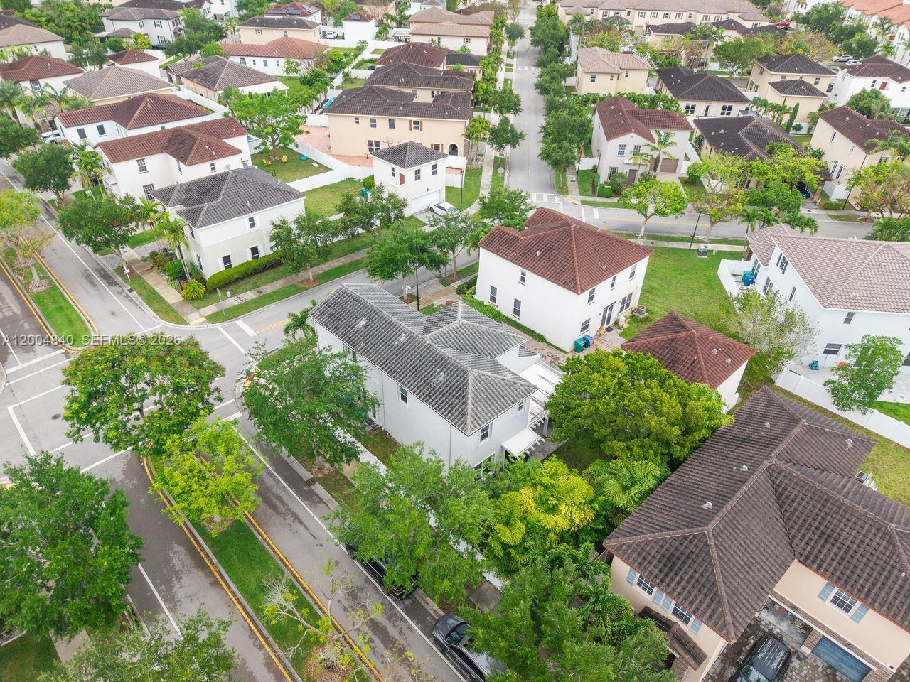 KENDALL COMMONS RESIDENTI - Residential