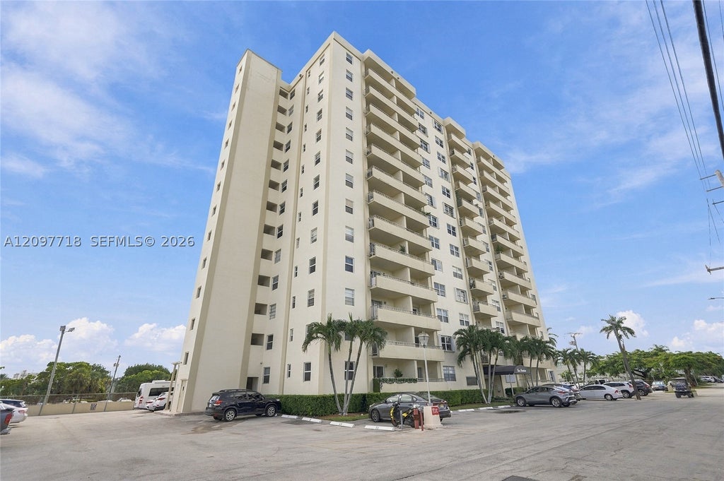 Photo of 900 NE 18th Ave #304, Fort Lauderdale, FL 33304 (MLS # A12097718)
