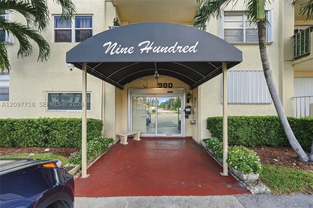 Photo of 900 NE 18th Ave #304, Fort Lauderdale, FL 33304 (MLS # A12097718)