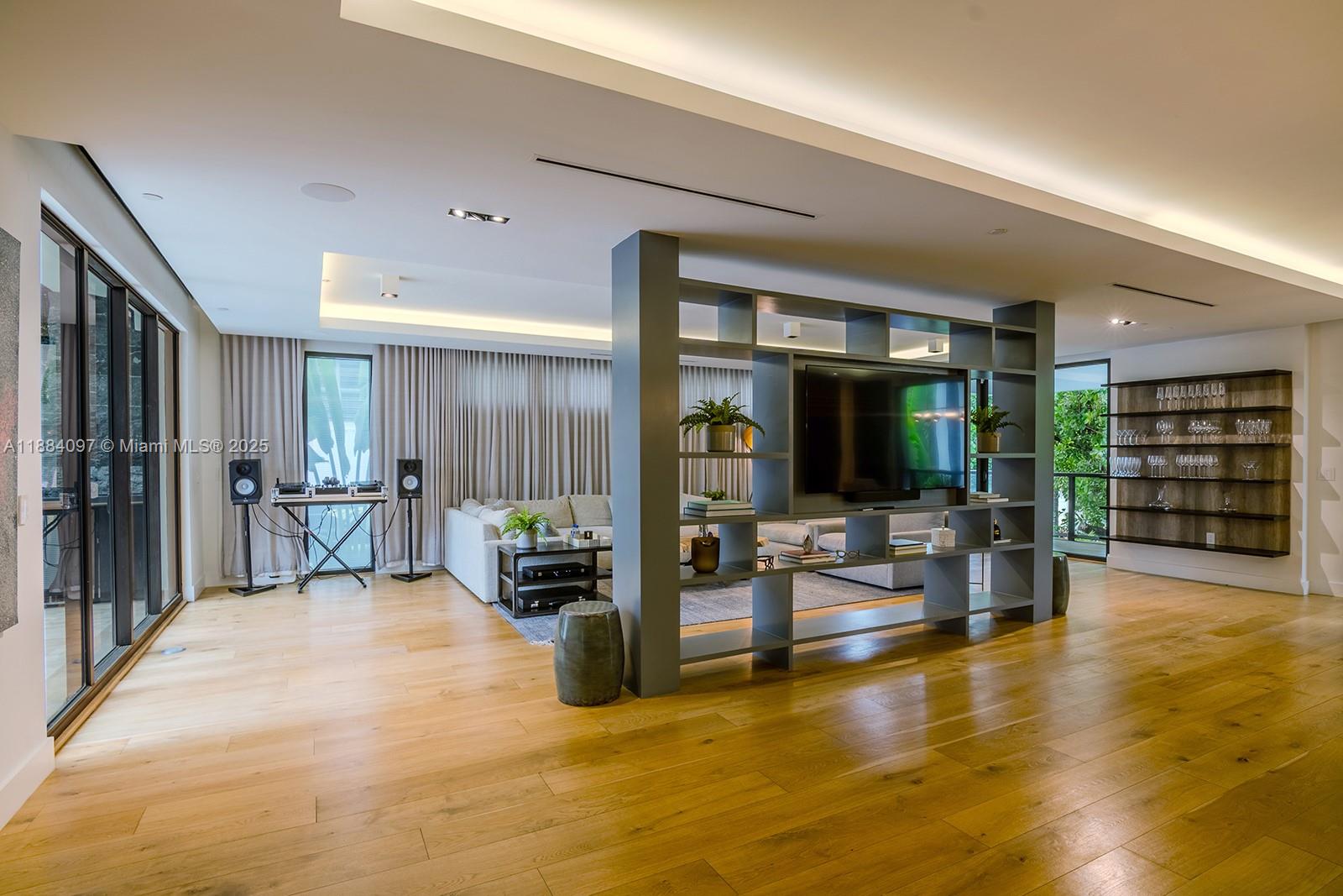 350 MERIDIAN CONDO - Residential
