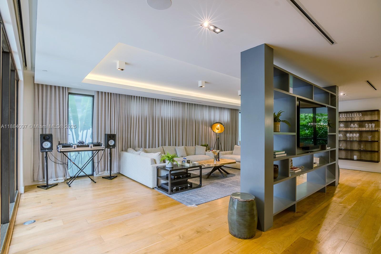 350 MERIDIAN CONDO - Residential