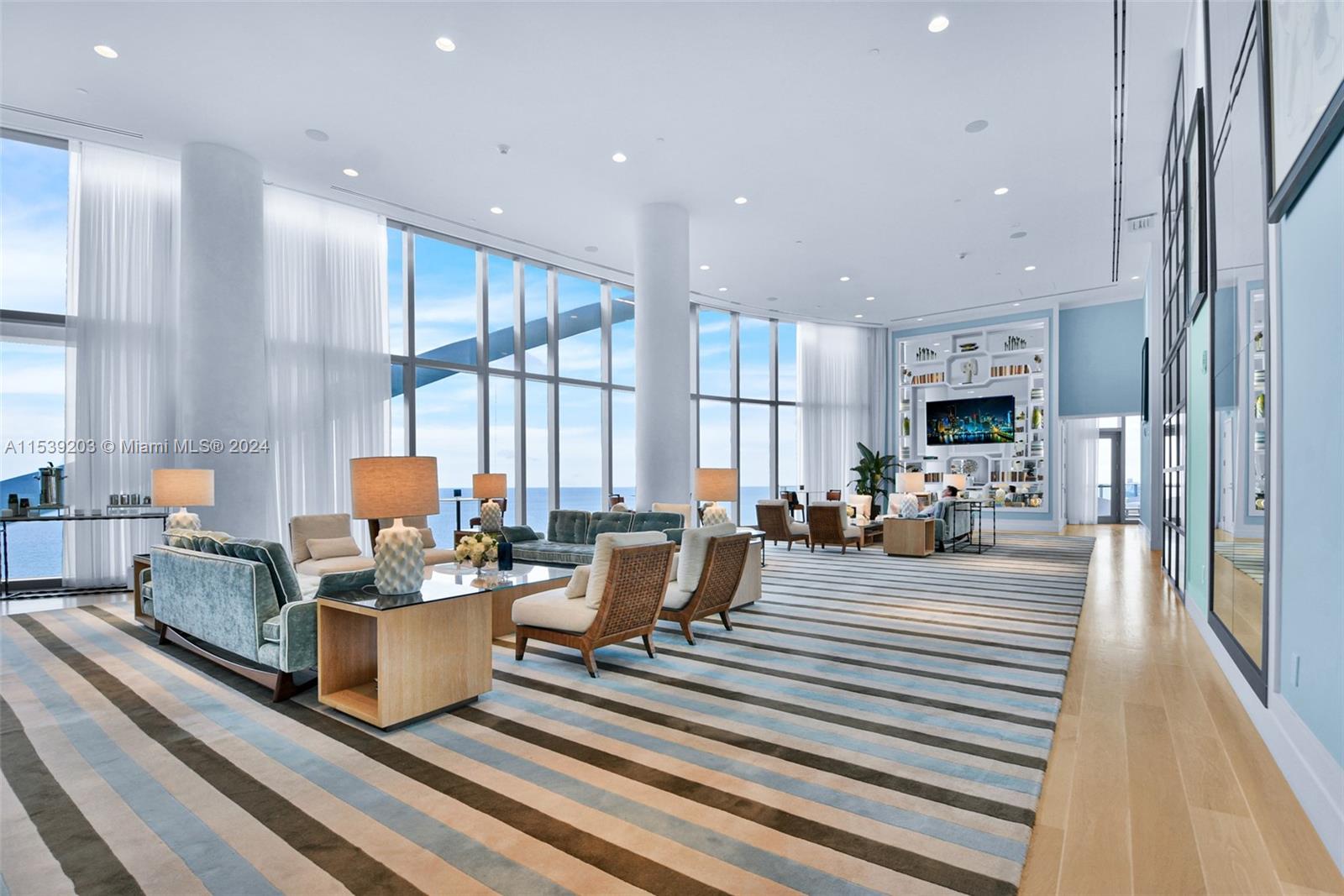 RITZ CARLTON - Residential