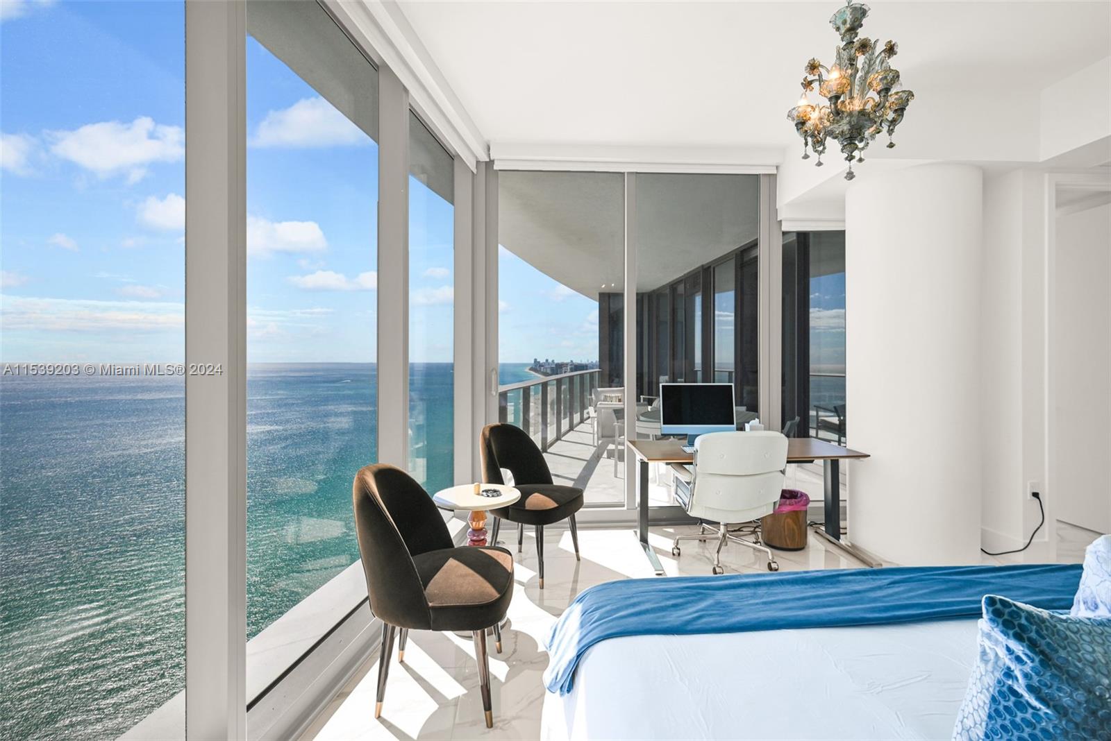 RITZ CARLTON - Residential