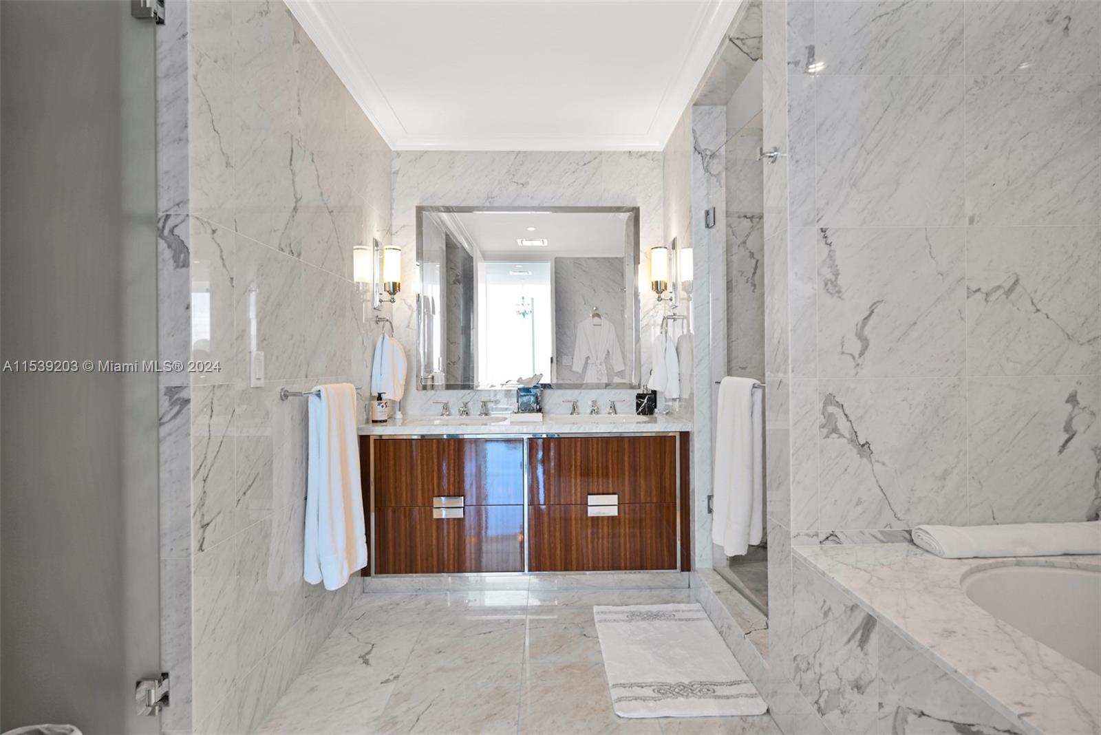 RITZ CARLTON - Residential