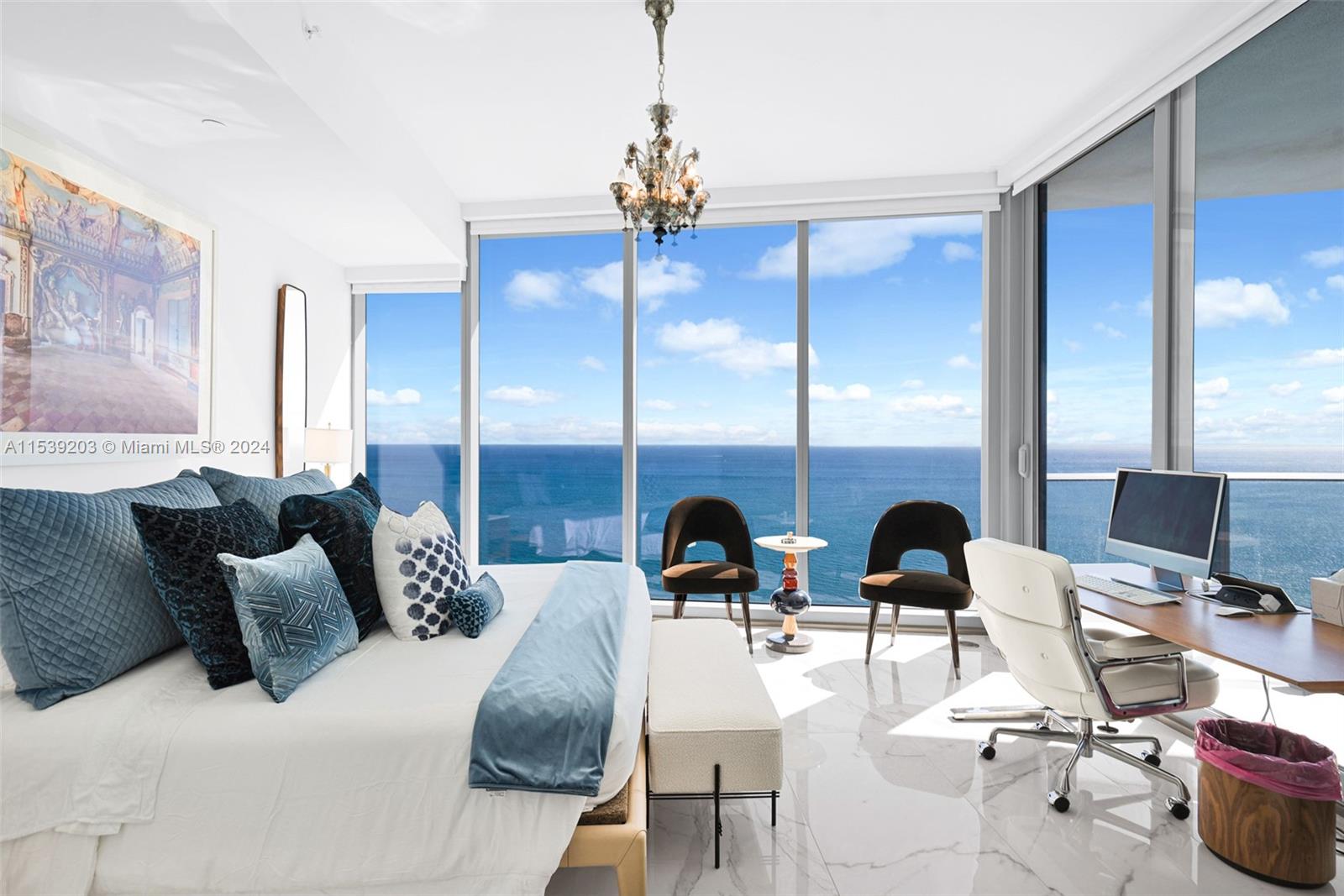 RITZ CARLTON - Residential