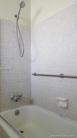 CRESTHAVEN VILLAS 10 COND - Residential