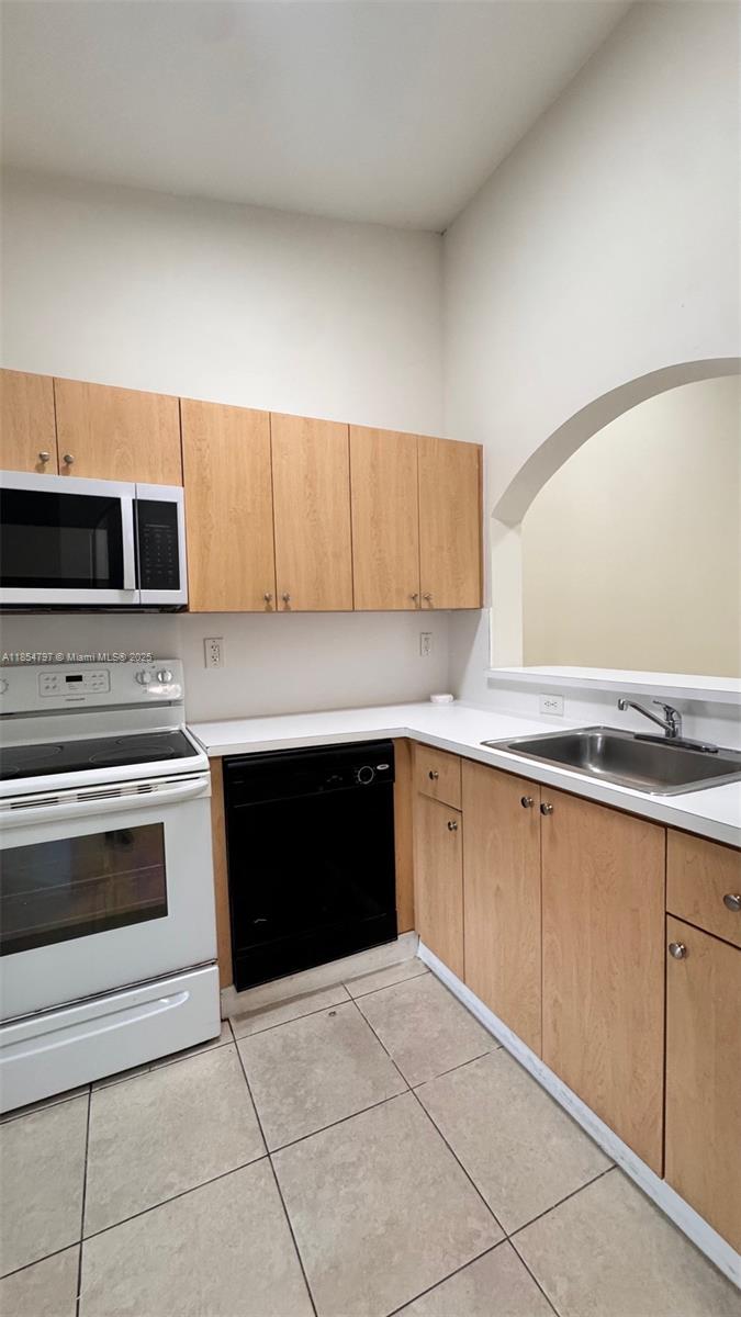 VENETIA GARDENS SOUTH CON - Residential