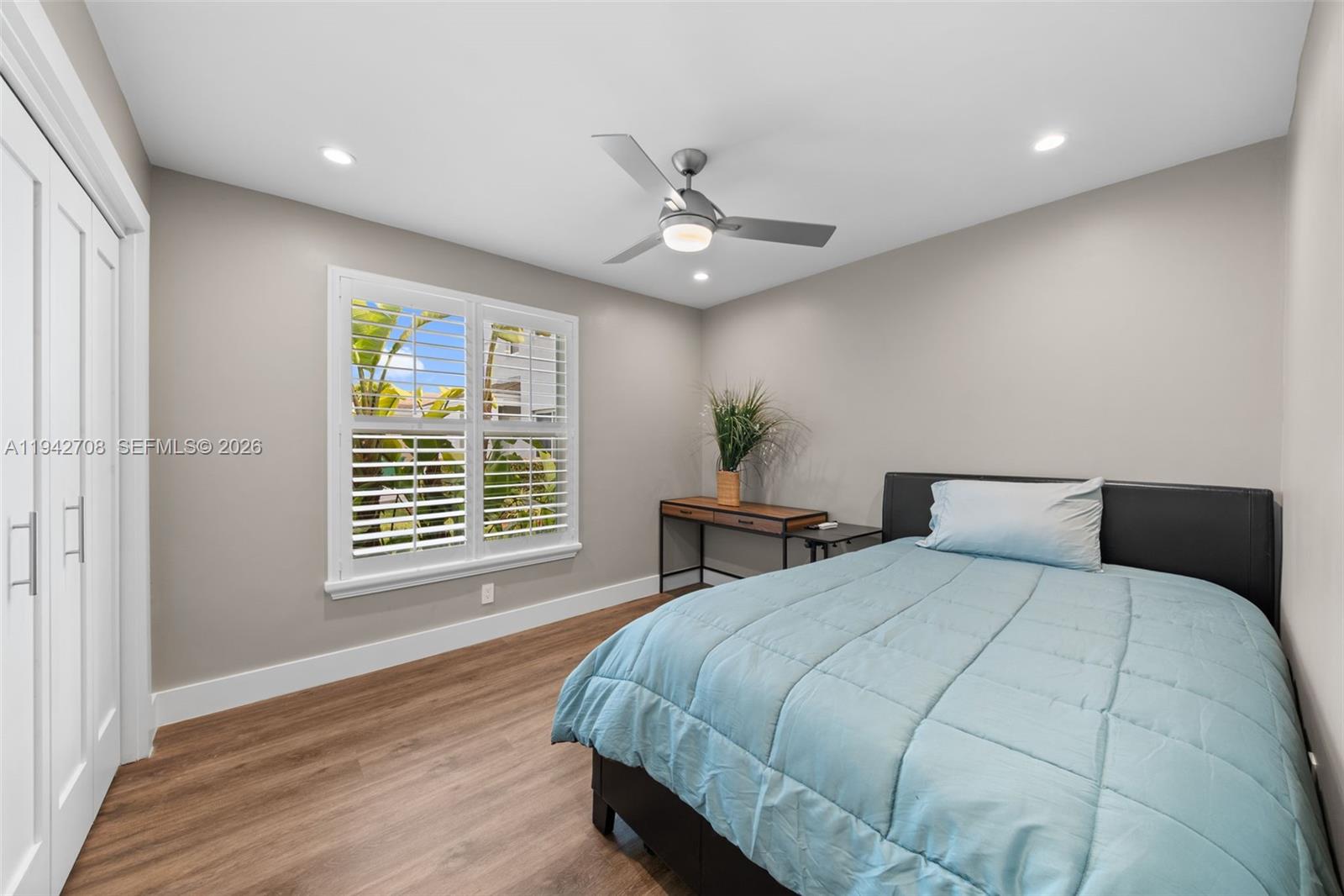 LAKES BY THE BAY SEC 5 - Residential