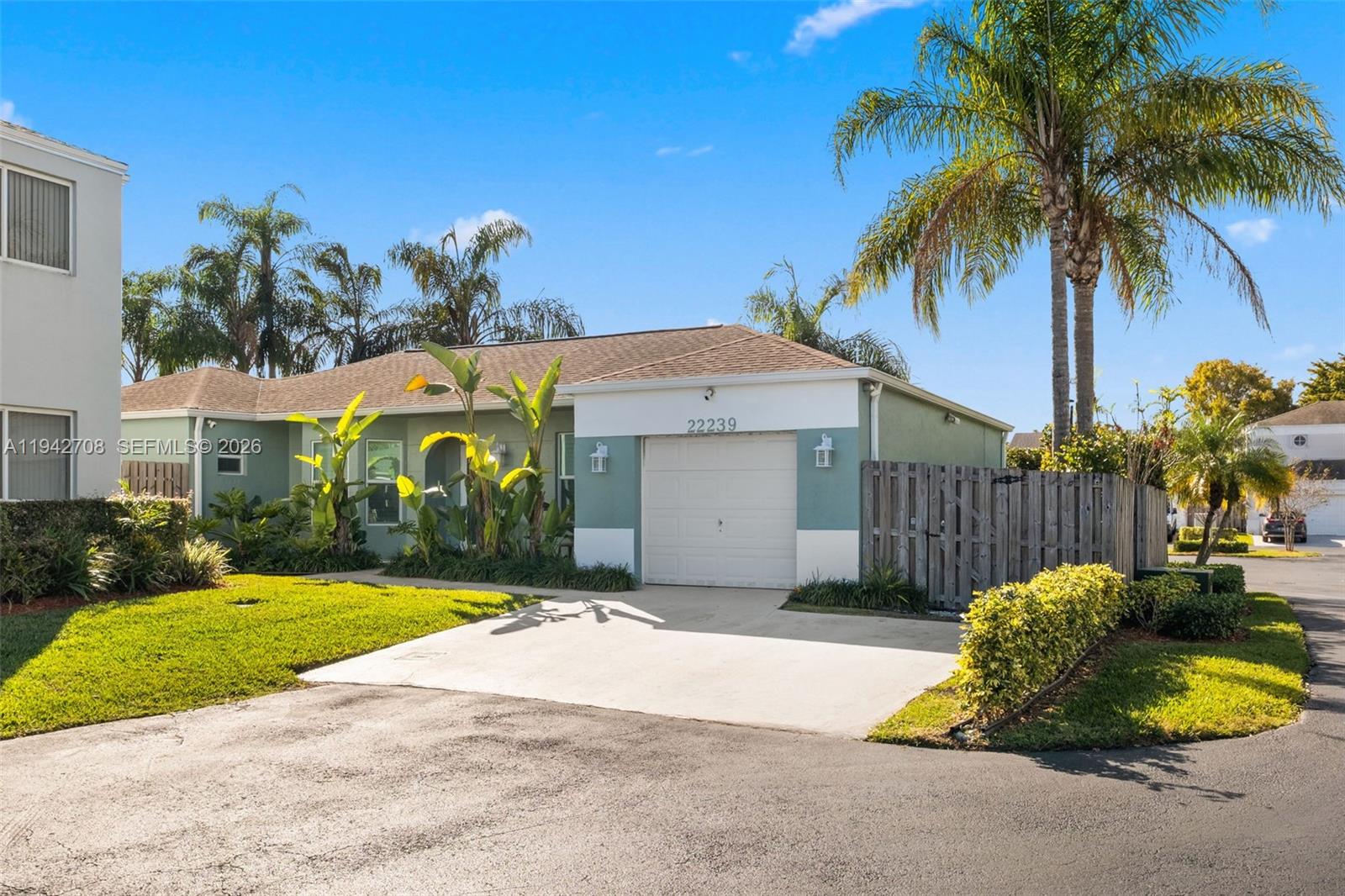 LAKES BY THE BAY SEC 5 - Residential