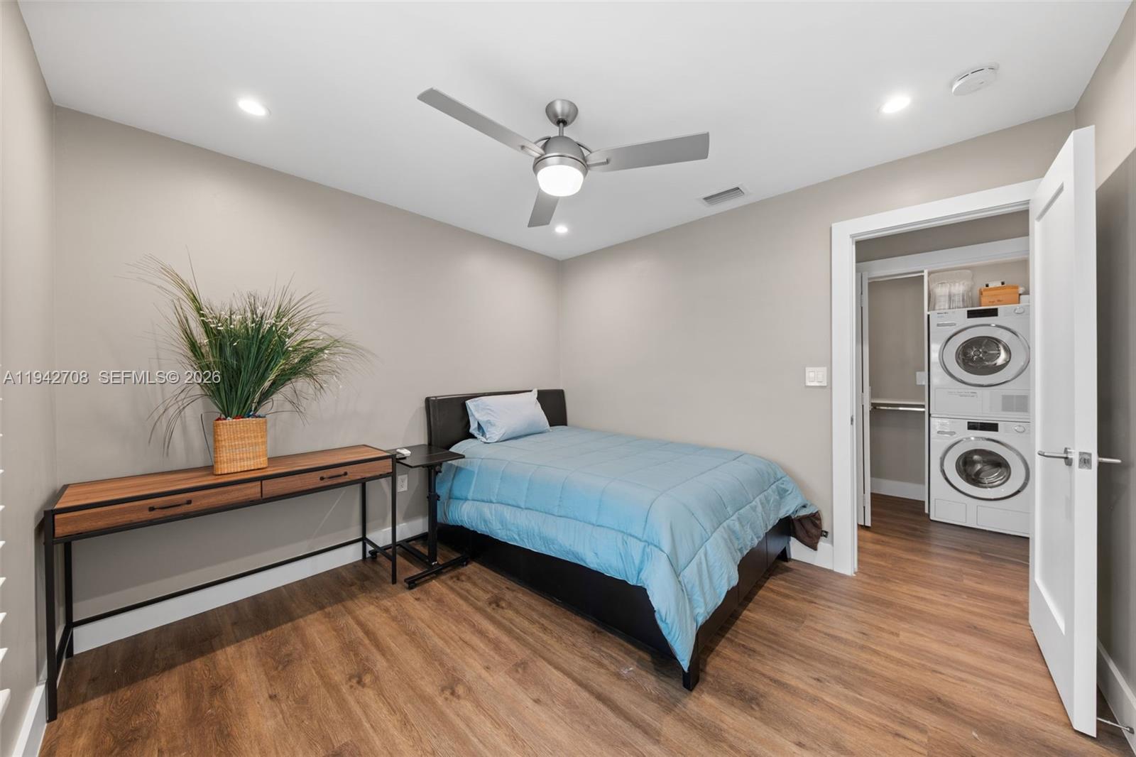 LAKES BY THE BAY SEC 5 - Residential