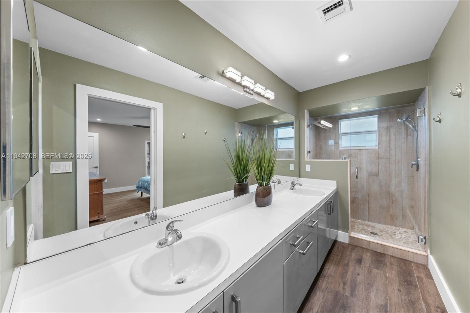 LAKES BY THE BAY SEC 5 - Residential