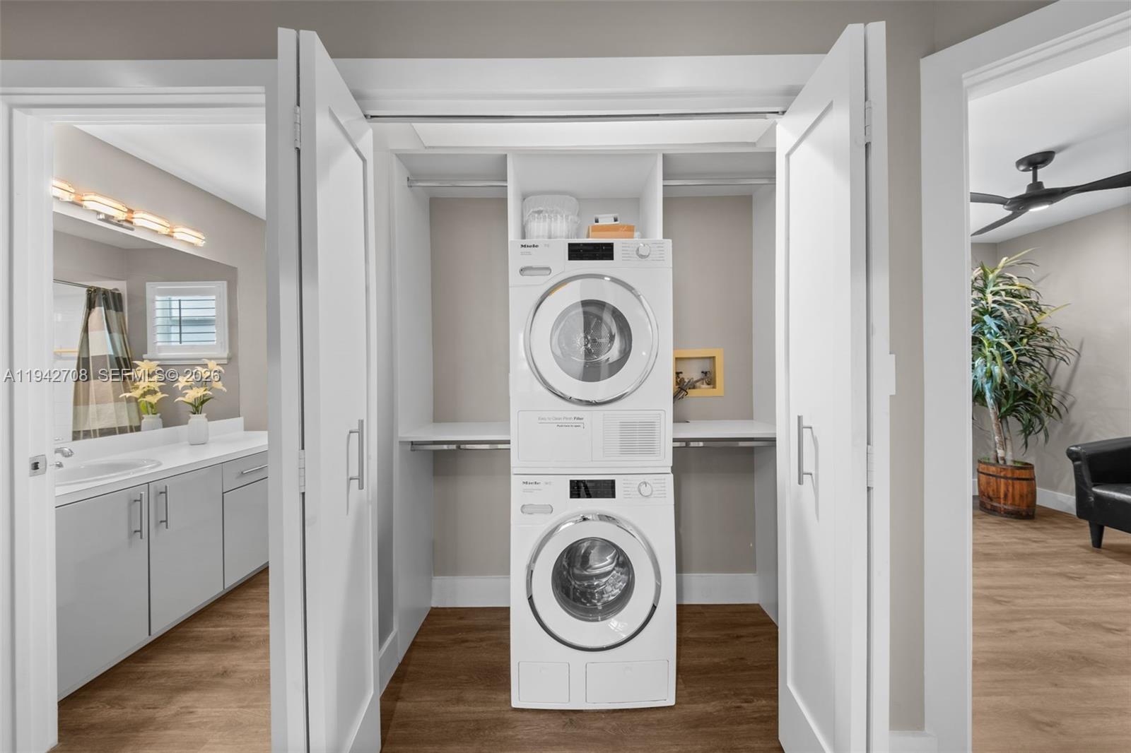 LAKES BY THE BAY SEC 5 - Residential