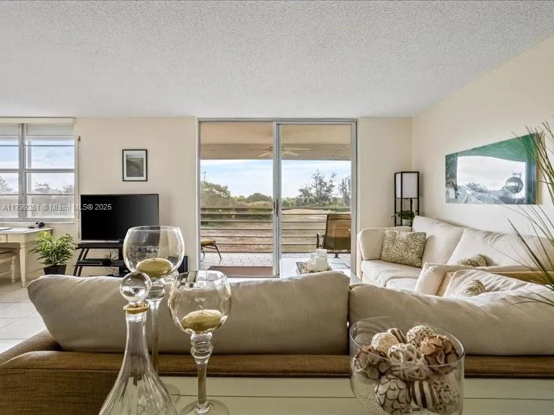 Boca Raton, Florida 33487, United States, 2 Bedrooms Bedrooms, ,2 BathroomsBathrooms,Residential,Active,136220