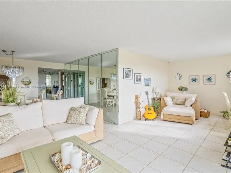 Boca Raton, Florida 33487, United States, 2 Bedrooms Bedrooms, ,2 BathroomsBathrooms,Residential,Active,136220