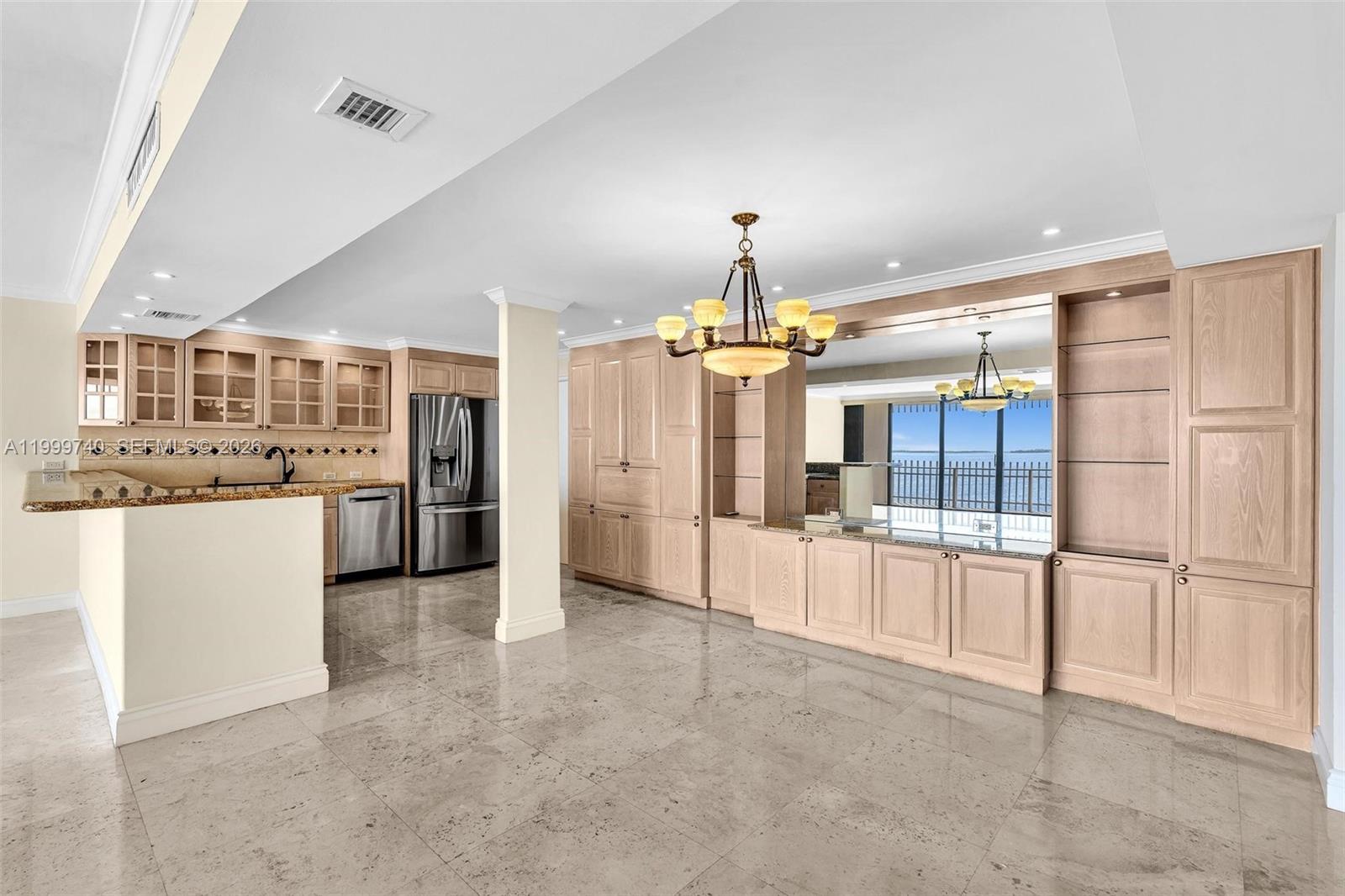 2 Grove Isle Dr B805