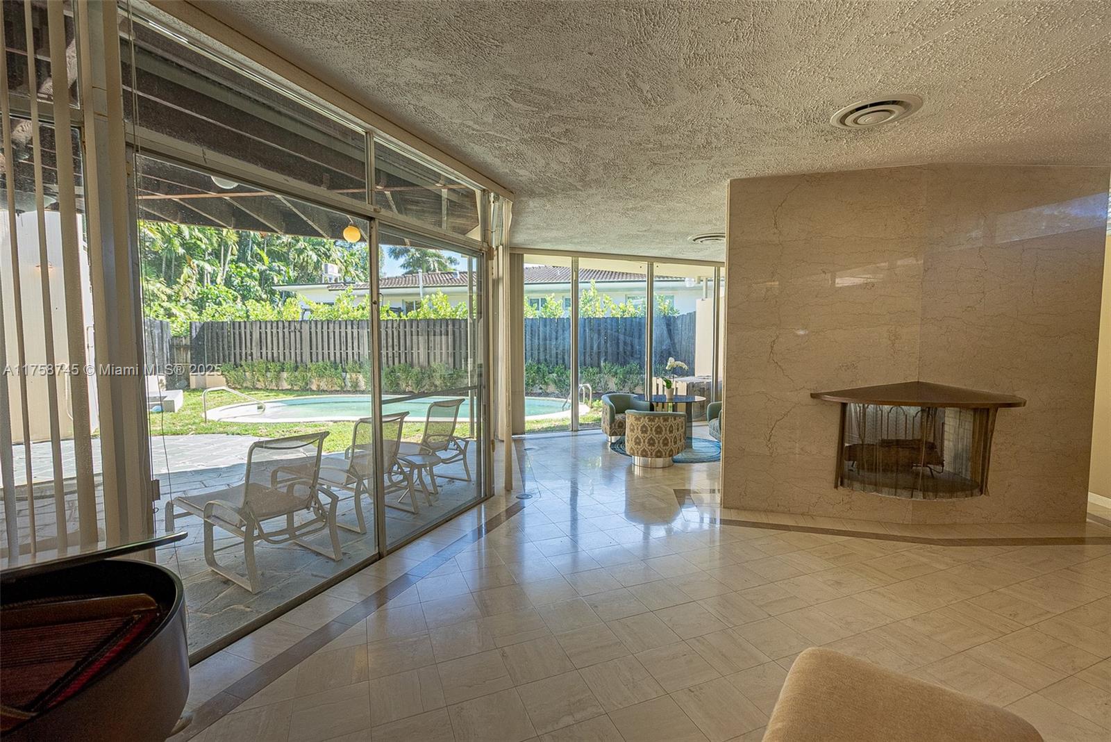 NAUTILUS EXTENSION 4TH - Residential