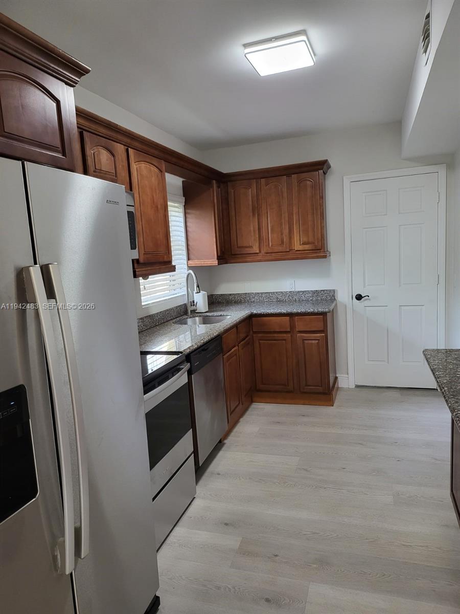 MIAMI SUBURBAN ACRES - Residential Lease