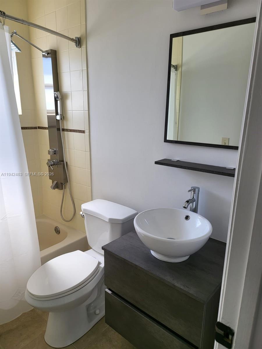 MIAMI SUBURBAN ACRES - Residential Lease