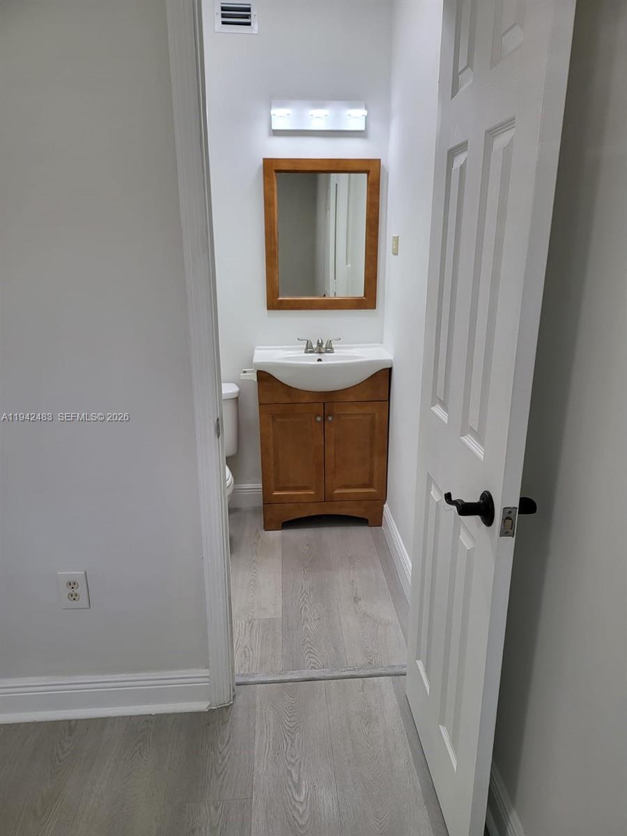 MIAMI SUBURBAN ACRES - Residential Lease