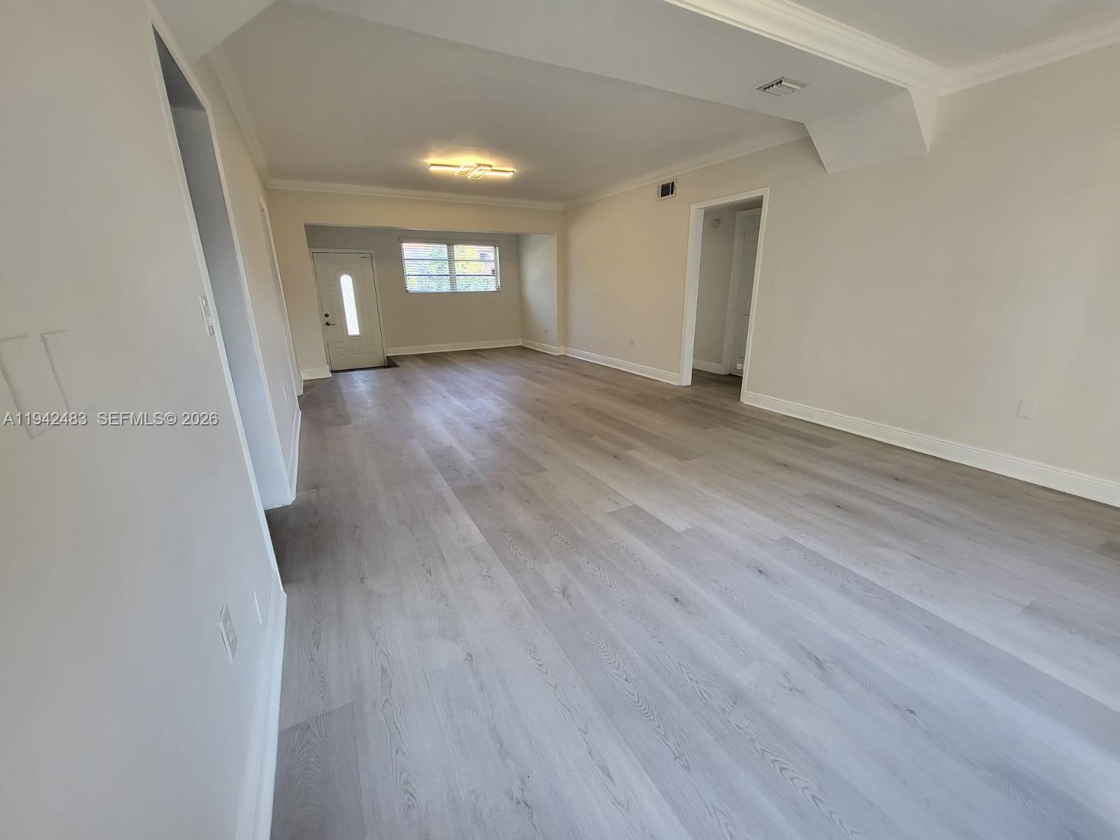 MIAMI SUBURBAN ACRES - Residential Lease