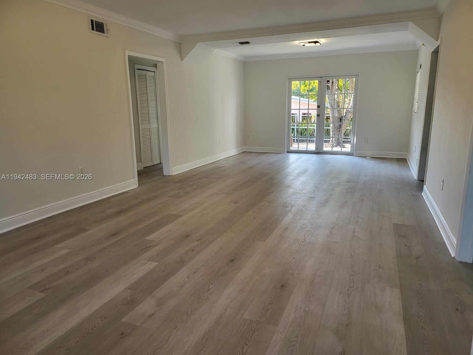 MIAMI SUBURBAN ACRES - Residential Lease