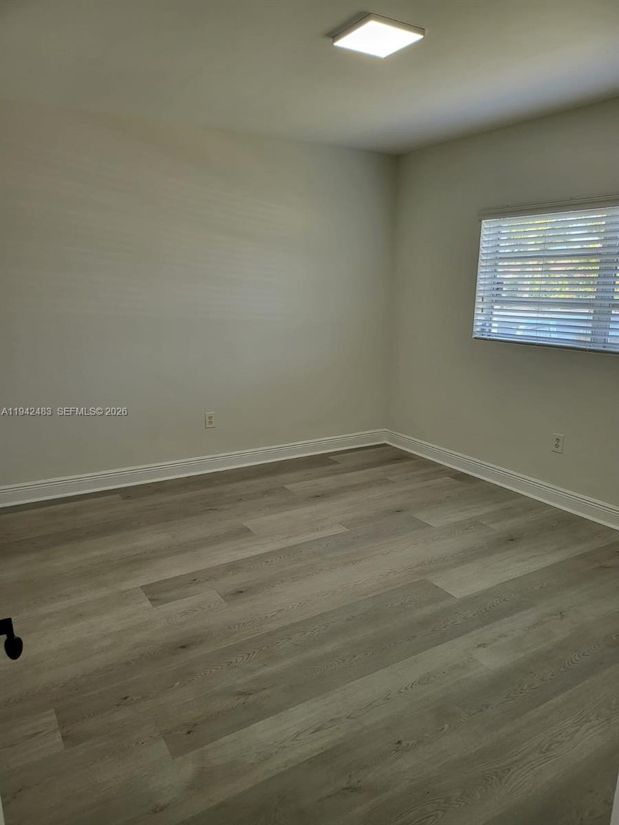 MIAMI SUBURBAN ACRES - Residential Lease