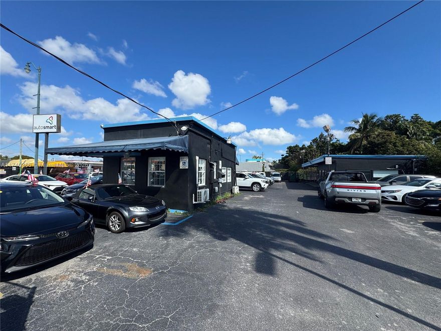 Investment opportunity On S.W. 8 Street in Miami Fl.  Over 13,000 sq.ft. of land.  T6-8-O zoning allows for multitude of uses.  Buyer should  conduct due diligence on highest and best use. Price is for both lots 
01-4109-021-0010 & 01-4109-021-0020